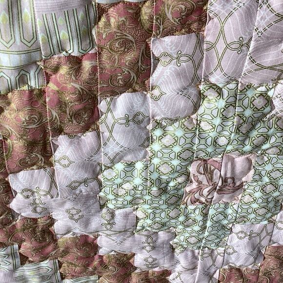 NWT. Hand Crafted Large Lap Quilt in Pinks - Picture 10 of 16